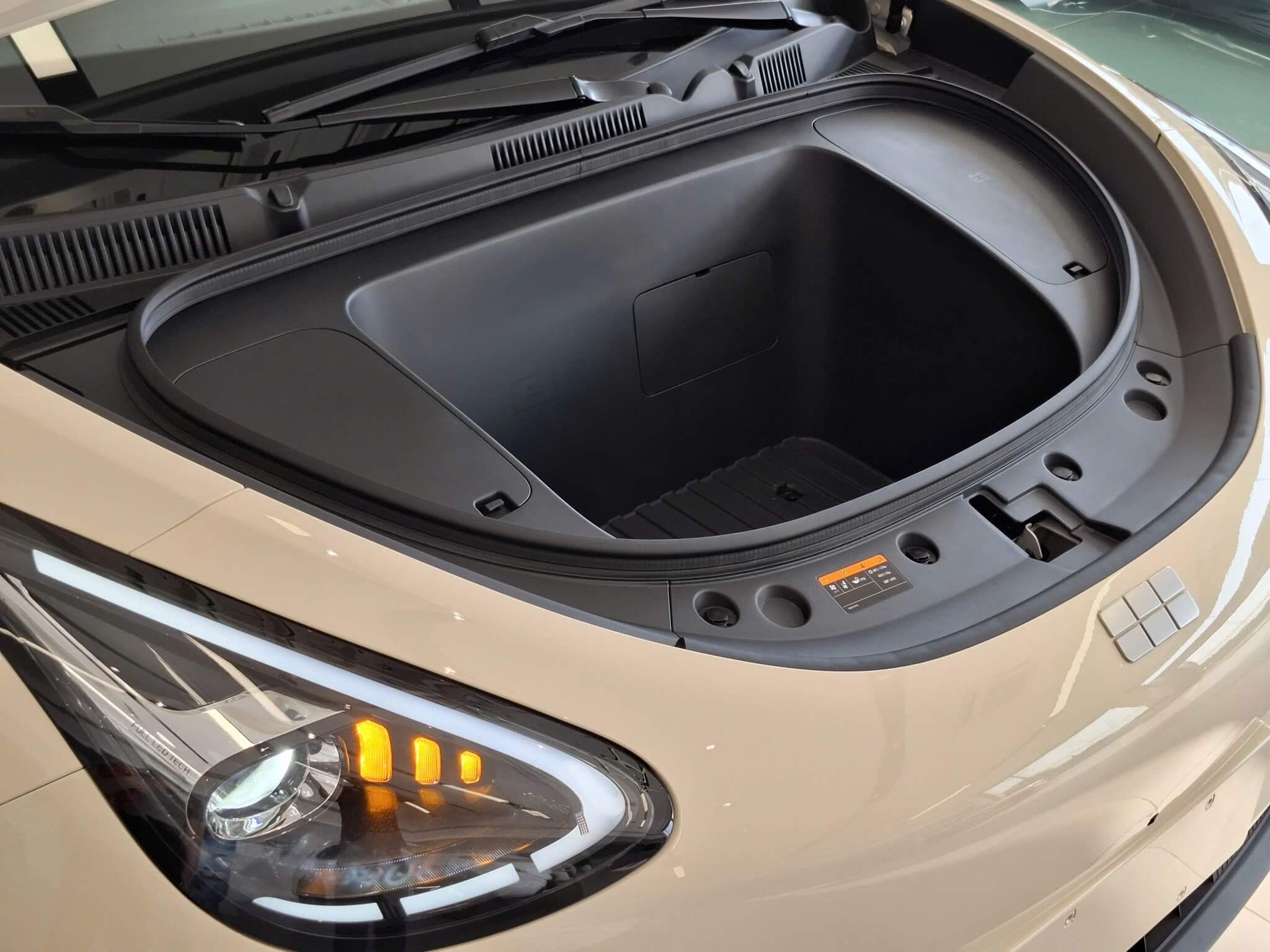 Cốp trước geely ex2